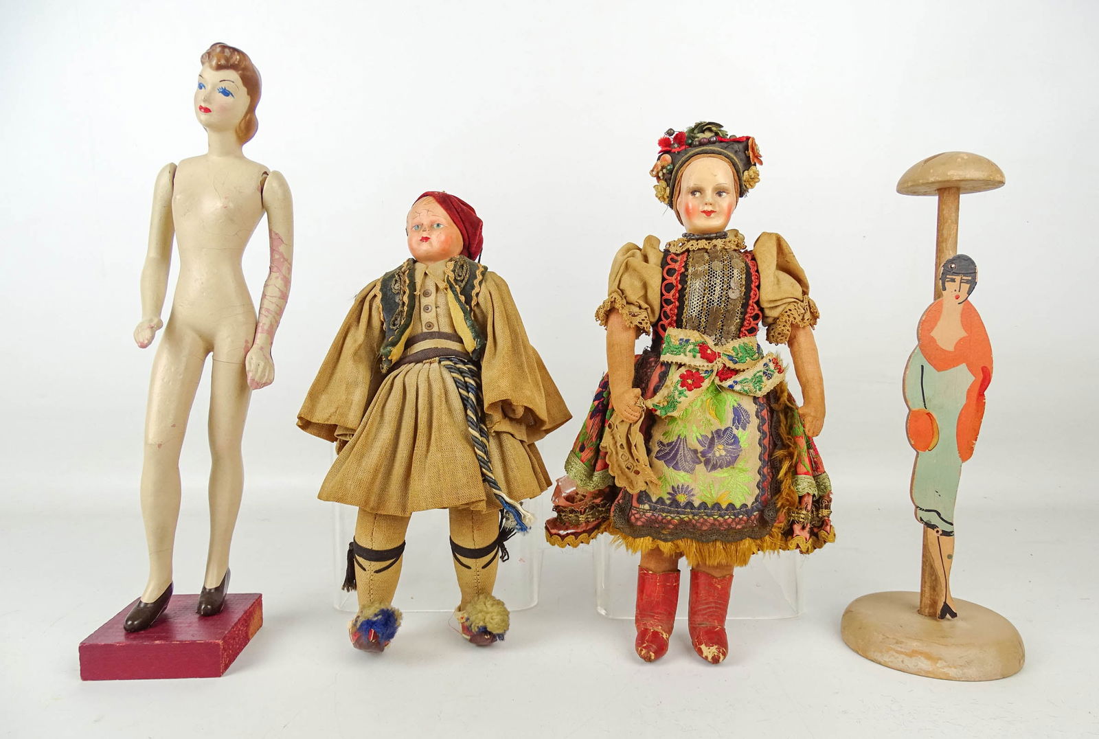 Store Display & Doll Lot (1 of 15)