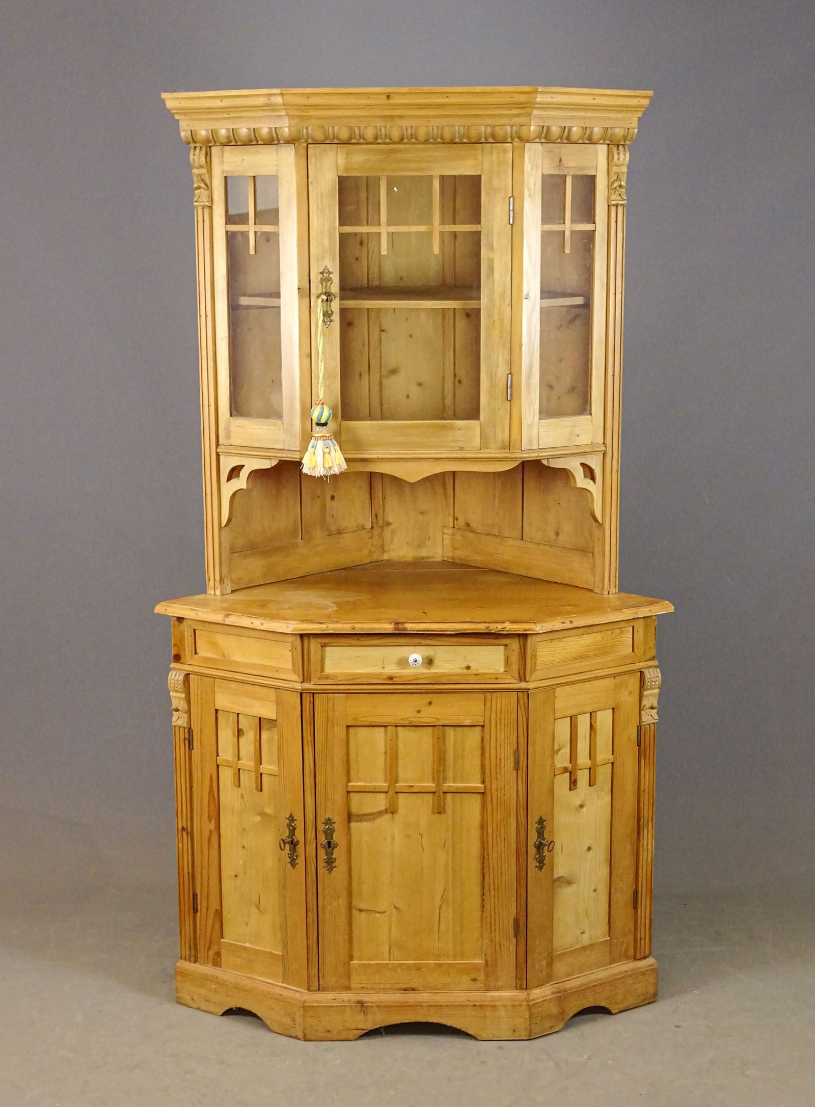 Pine Corner Cupboard (1 of 11)