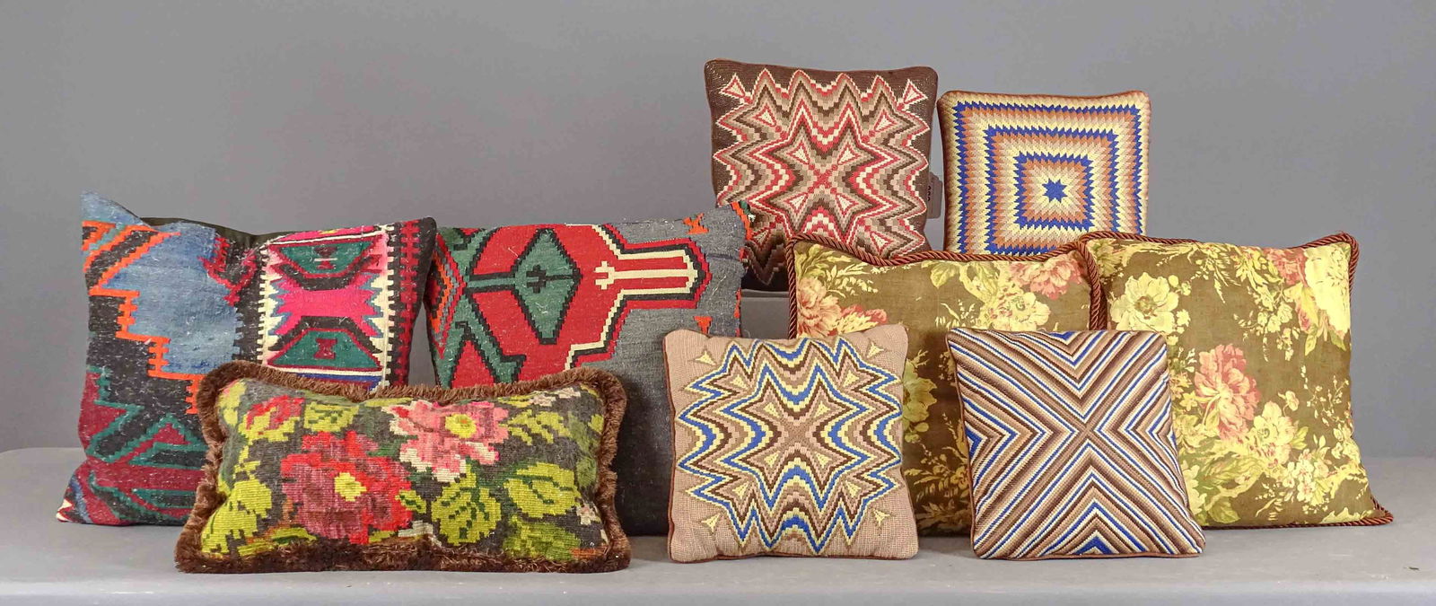 Decorative Pillows: Lot (8) decorative pillows.