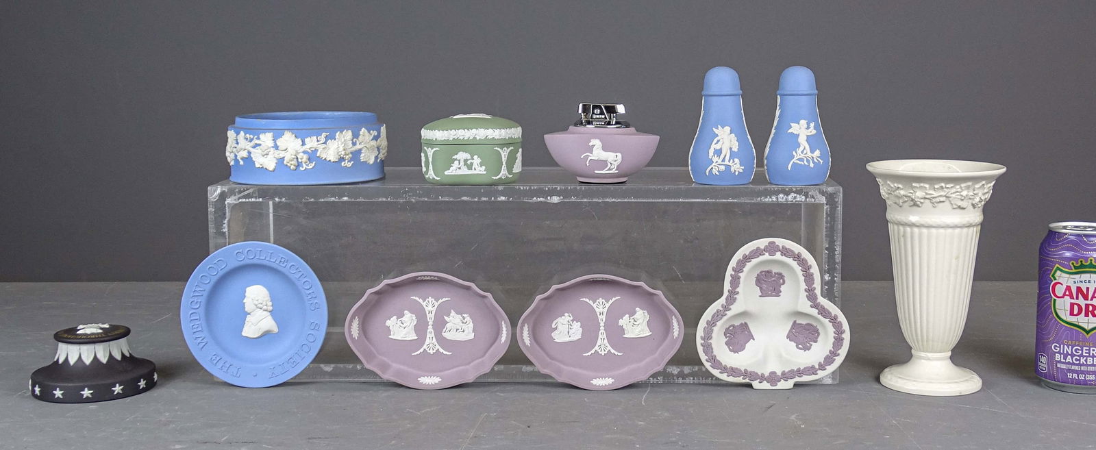 Wedgewood Collection: Wedgewood collection (11 pieces), vase as is.