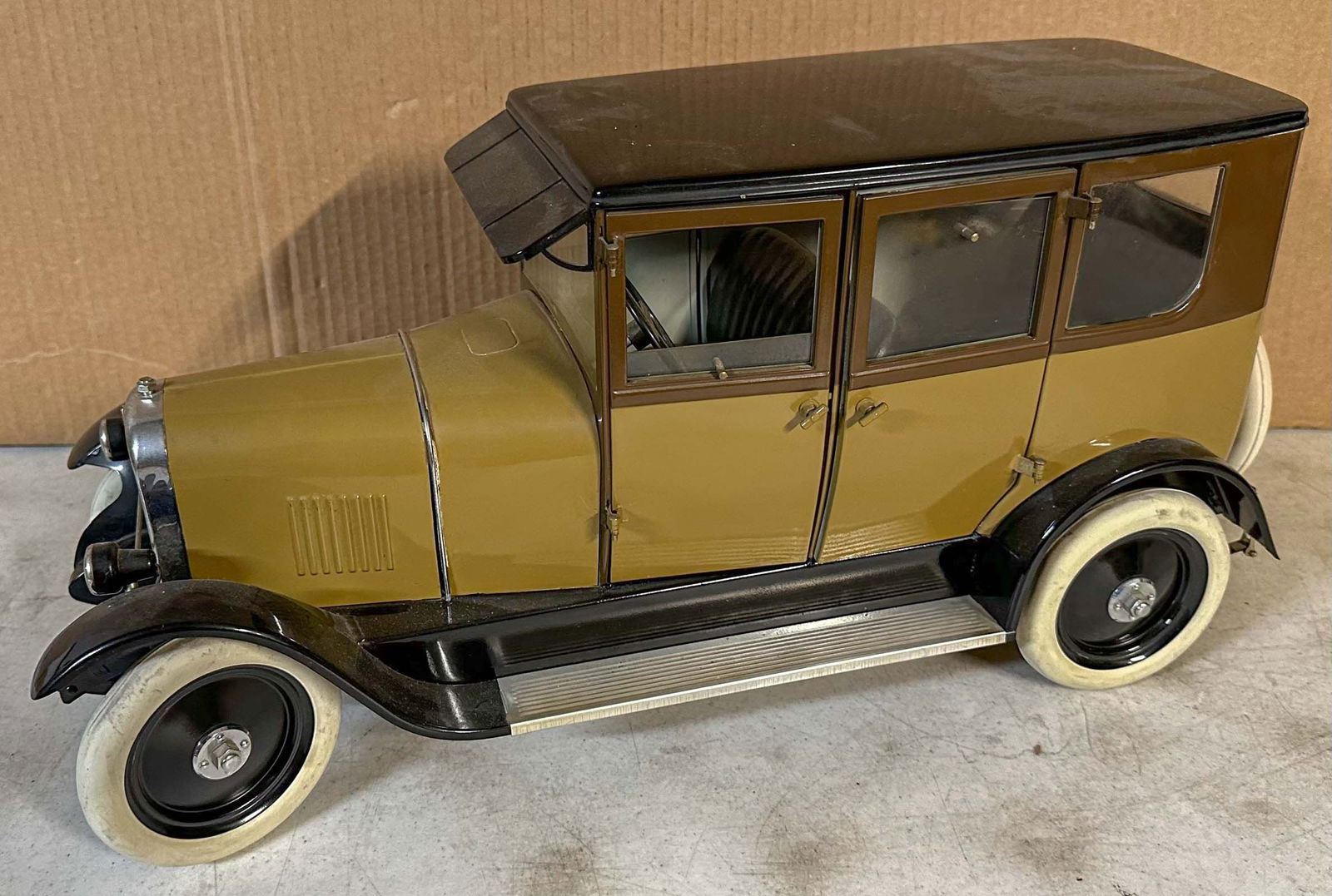 French Citroen Sedan (1 of 4)