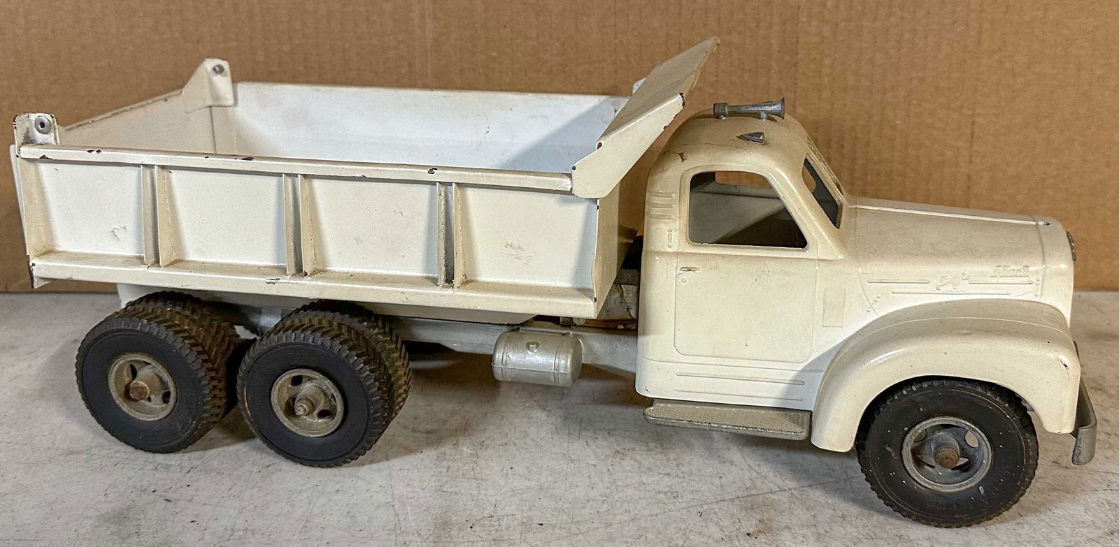 Smith Miller Truck (1 of 2)