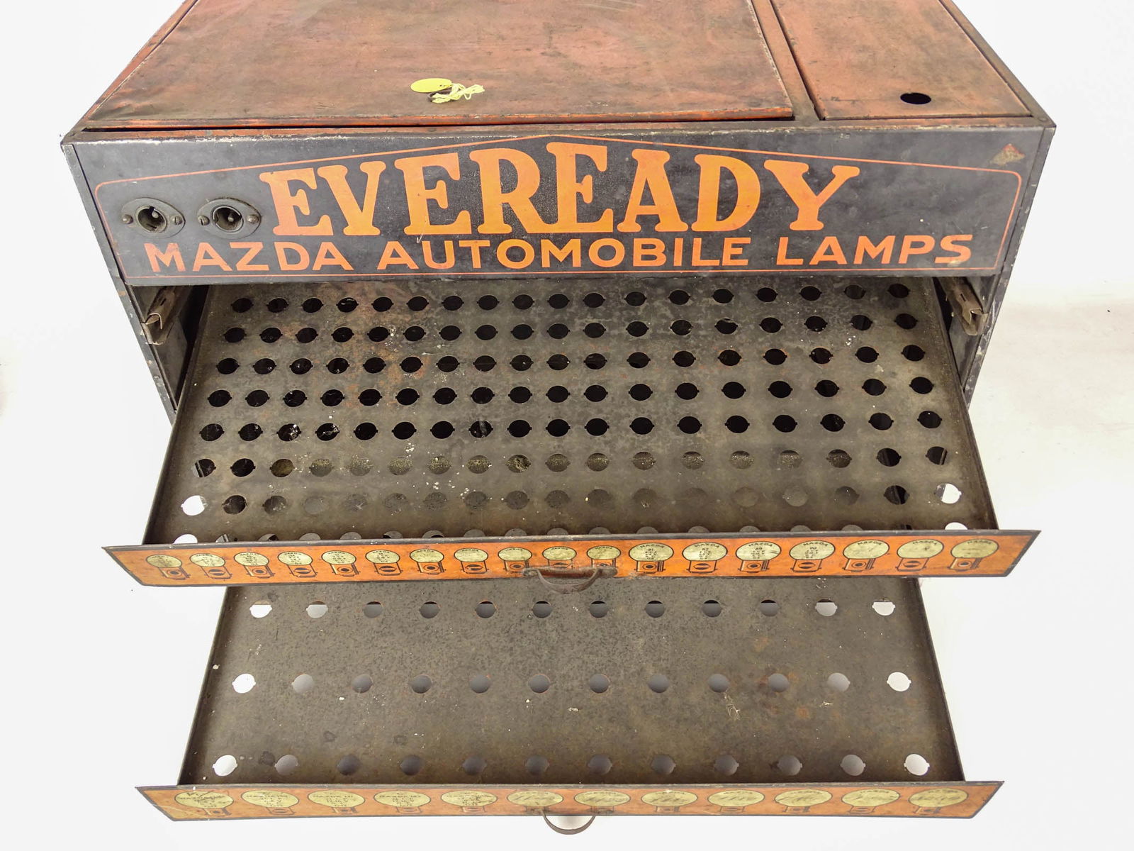 Eveready Lamp Cabinet - 4