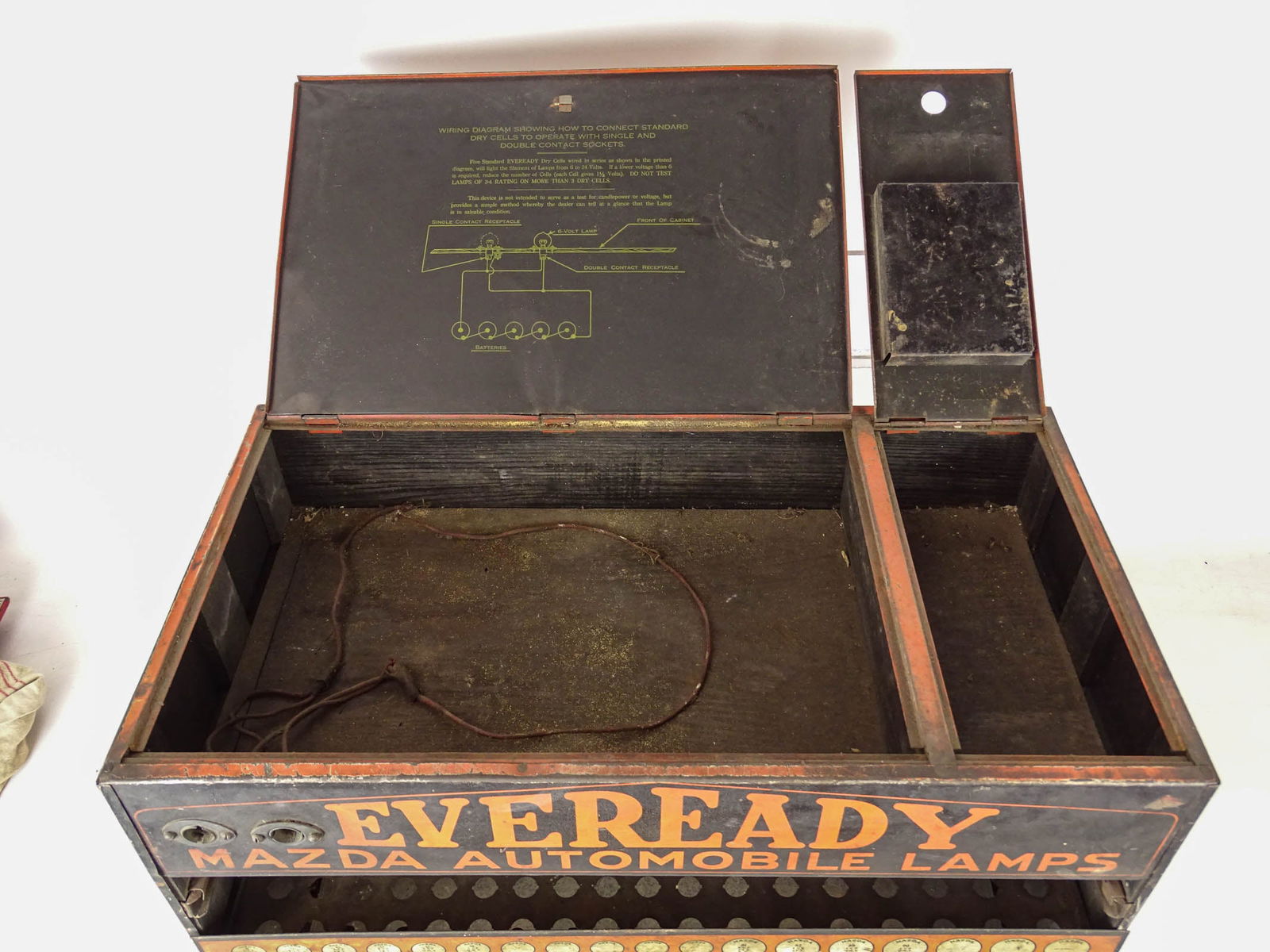 Eveready Lamp Cabinet - 5