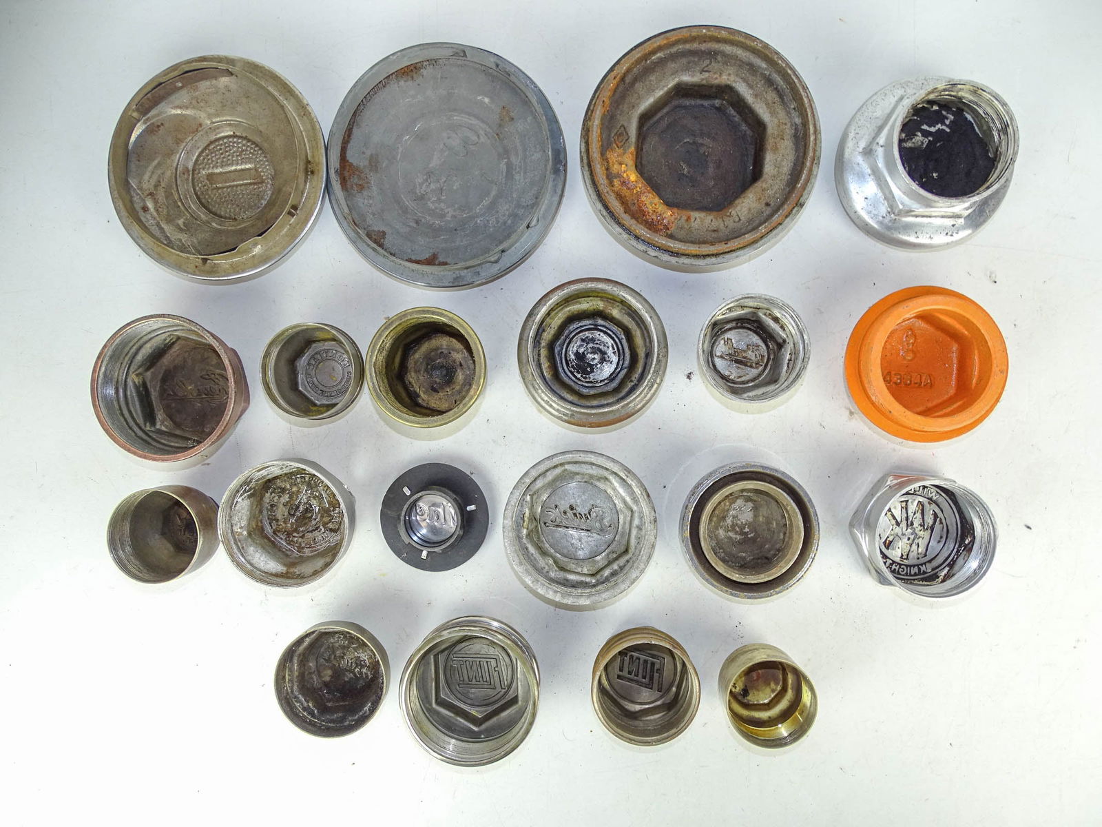 Misc. Vintage Auto Caps - 12