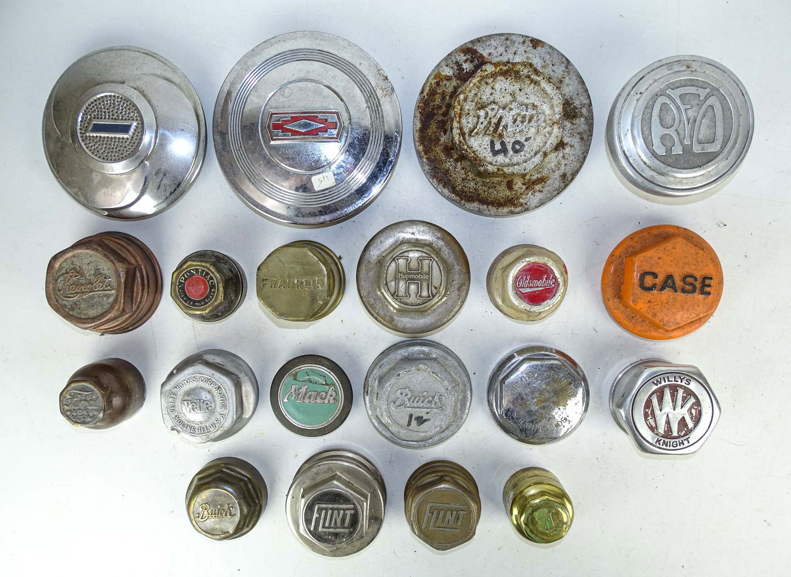 Misc. Vintage Auto Caps: Misc. vintage hub and grease caps, examples include: (2) Buick, (2) Flint, Willys Knight, Hupmobile, Franklin, Oldsmobile, Reo, Pontiac, Ford, Velie, (2) Chevrolet, Cadillac, Mack, Case, and White.