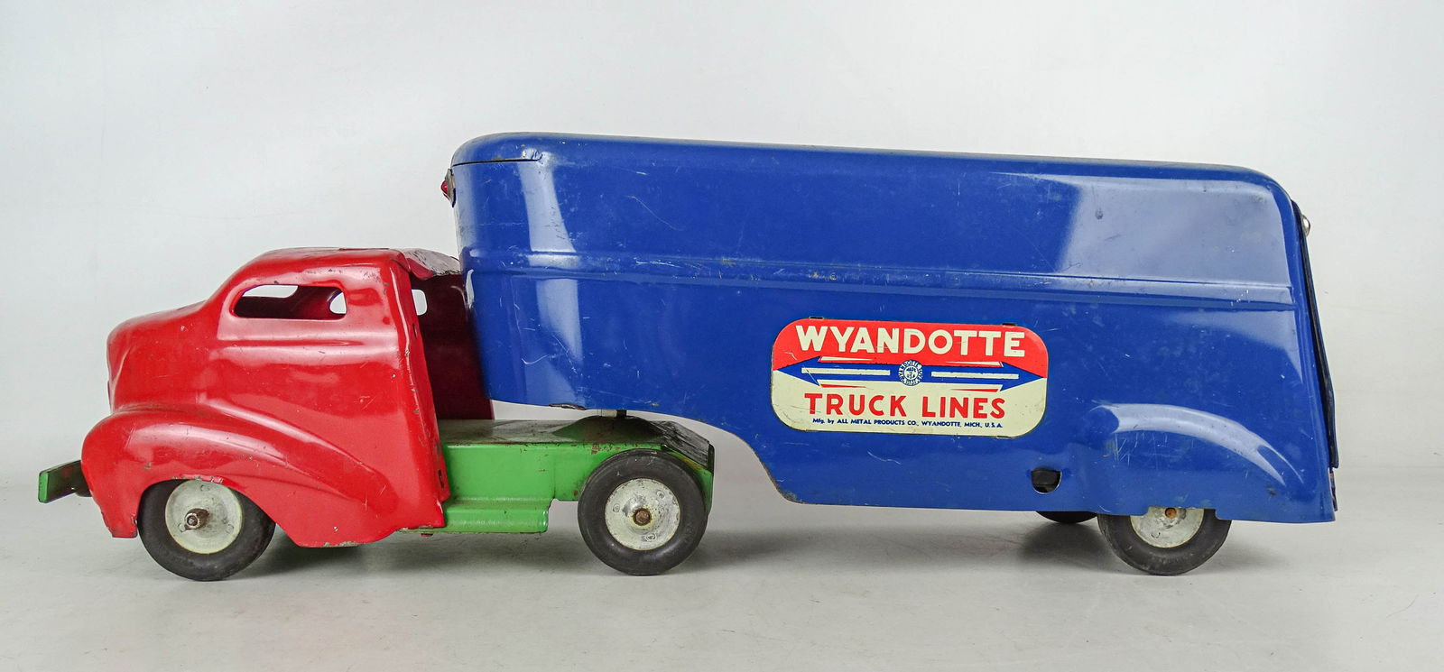 Wyandotte Pressed Steel Truck (1 of 10)