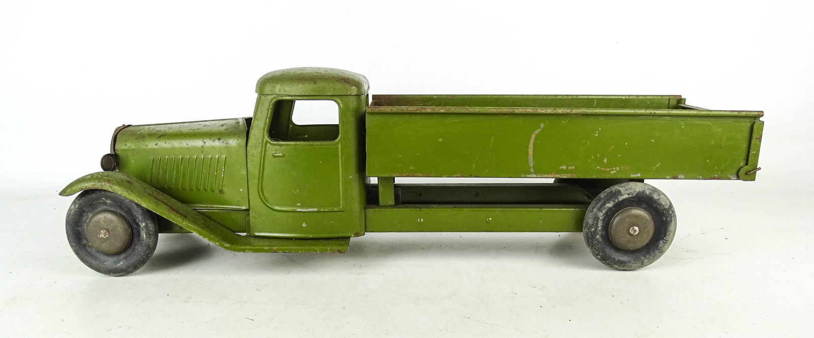 Pressed Steel Truck: Pressed steel Strutco truck. 14" L. Meltz Collection, Columbia County New York.