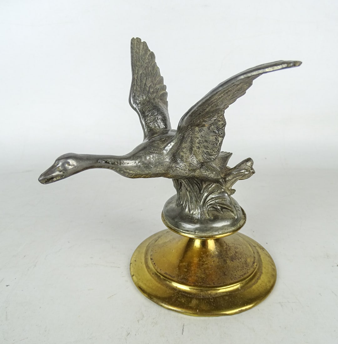 Goose Moto Mascot: Wills Sainte Claire Goose mascot on base, C. 1923-1926. 6" Ht, 5 3/4" W.