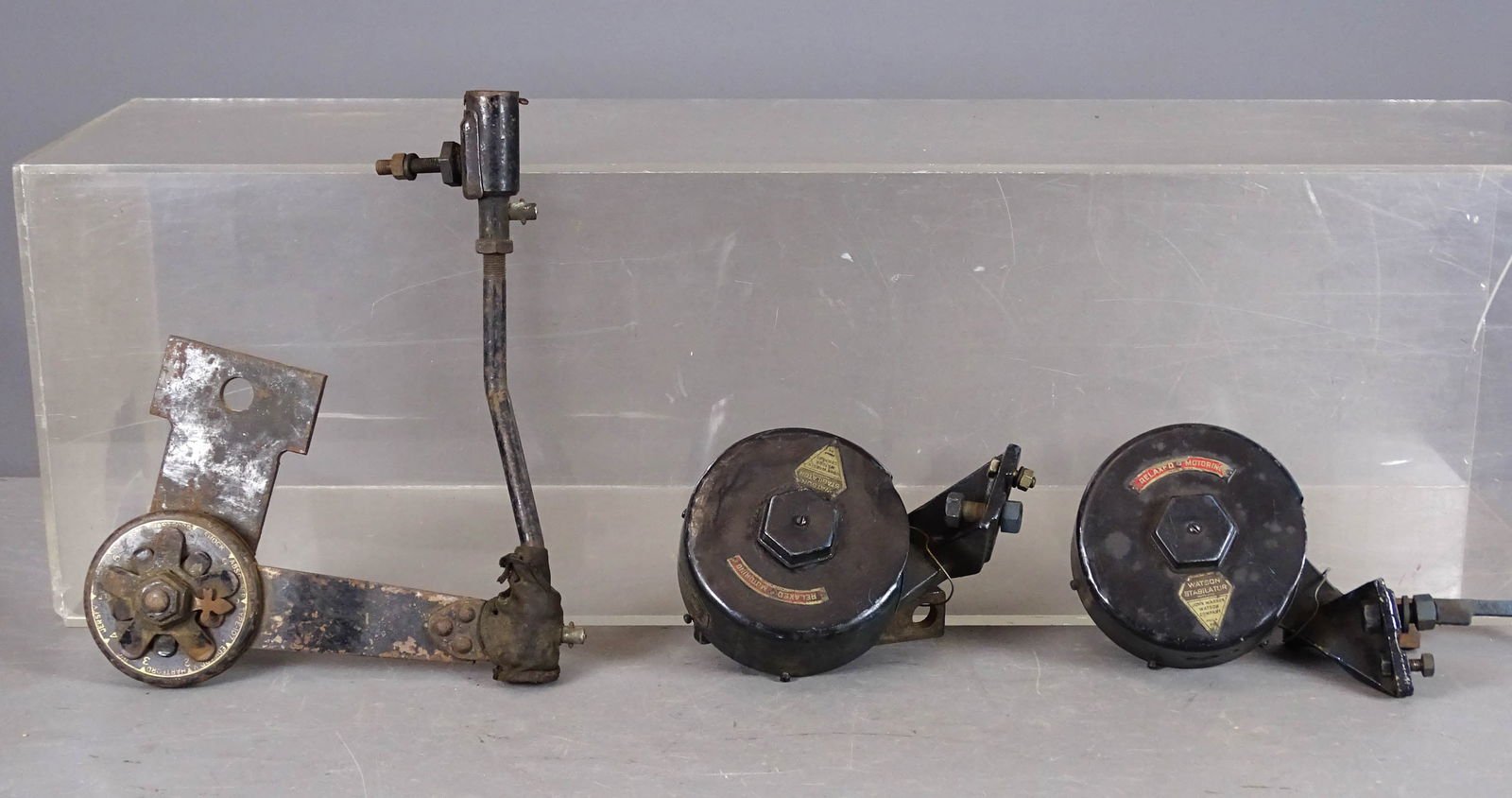 Auto Suspension Lot: Lot: Hartford shock absorber type 107, and a pair of Watson Stabilators.