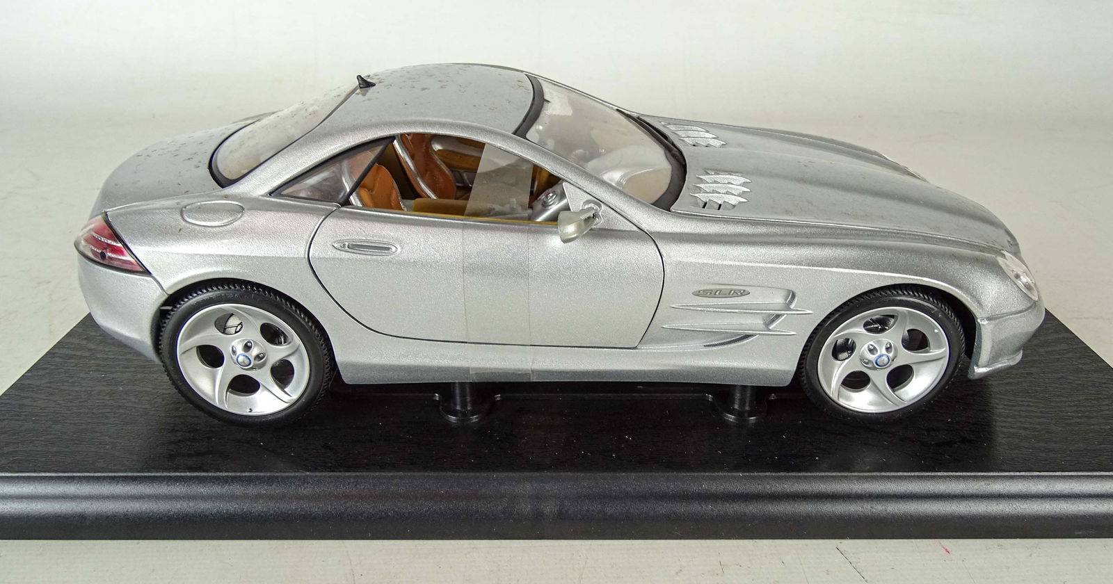 Pair Mercedes-Benz Models - 15