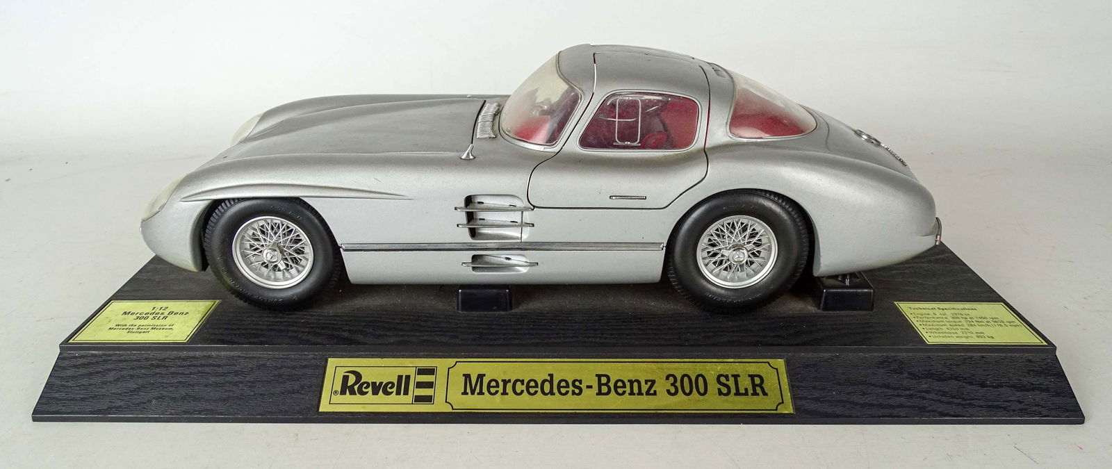 Pair Mercedes-Benz Models - 2