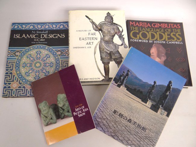 Book Lot: Book Lot: Eleven including "The Oriental Rug" (Coen, Duncan), "A History Of Far Eastern Art" (Thames And Hudson), "The Hakone Open-Air Museum", "In The Mountains Of Japan" (Hunter Finn), "Ancient Arts