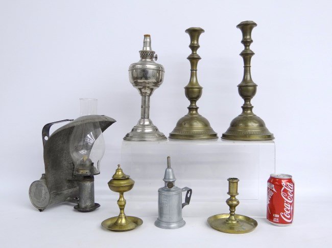Lighting Lot: Lot seven pcs. including pair candlesticks, oil lamps, reflector lamp etc.