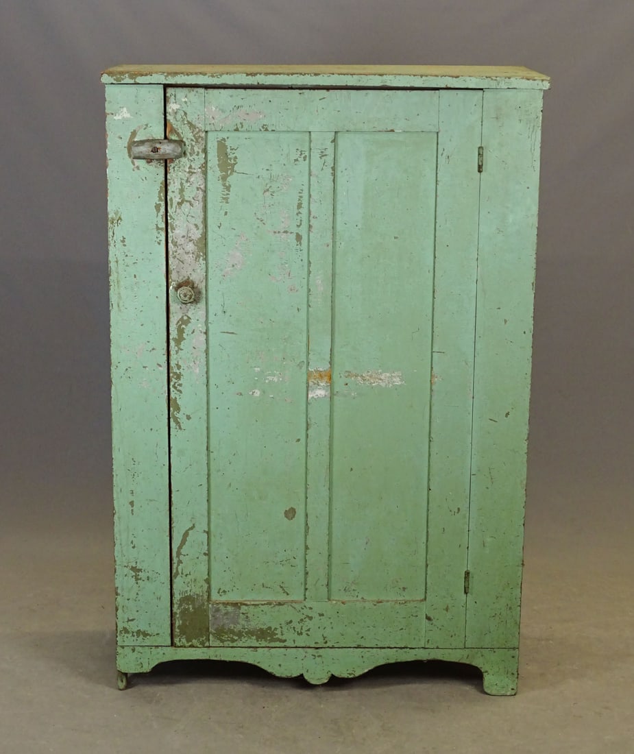 19th c. N.Y.S. Wall Cupboard - 2