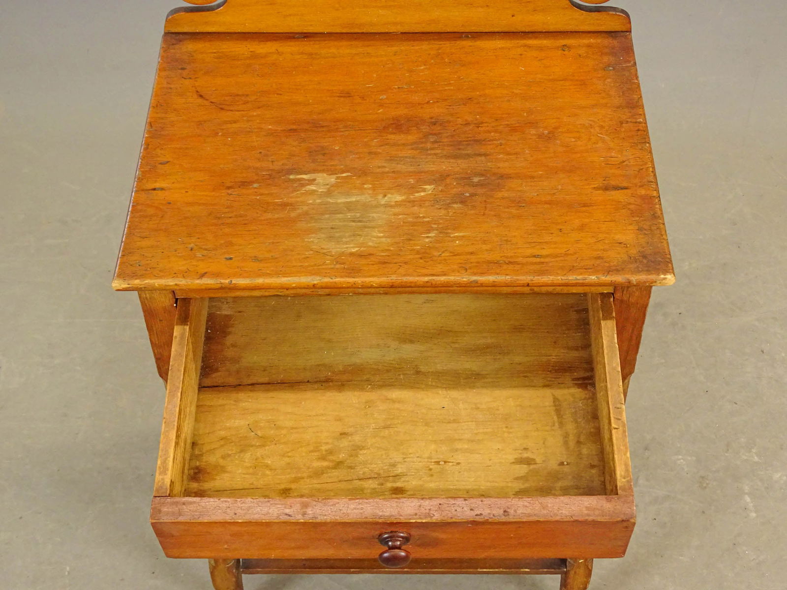 19th c. Single Drawer Stand - 4