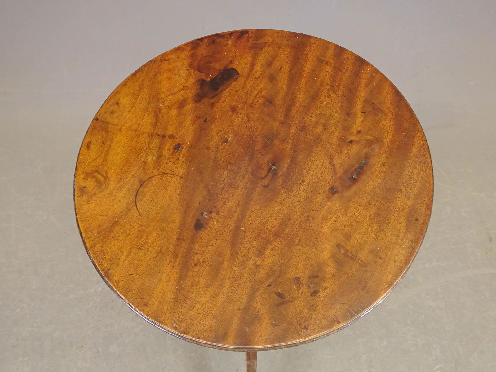 18th c. Mahogany Candlestand - 3