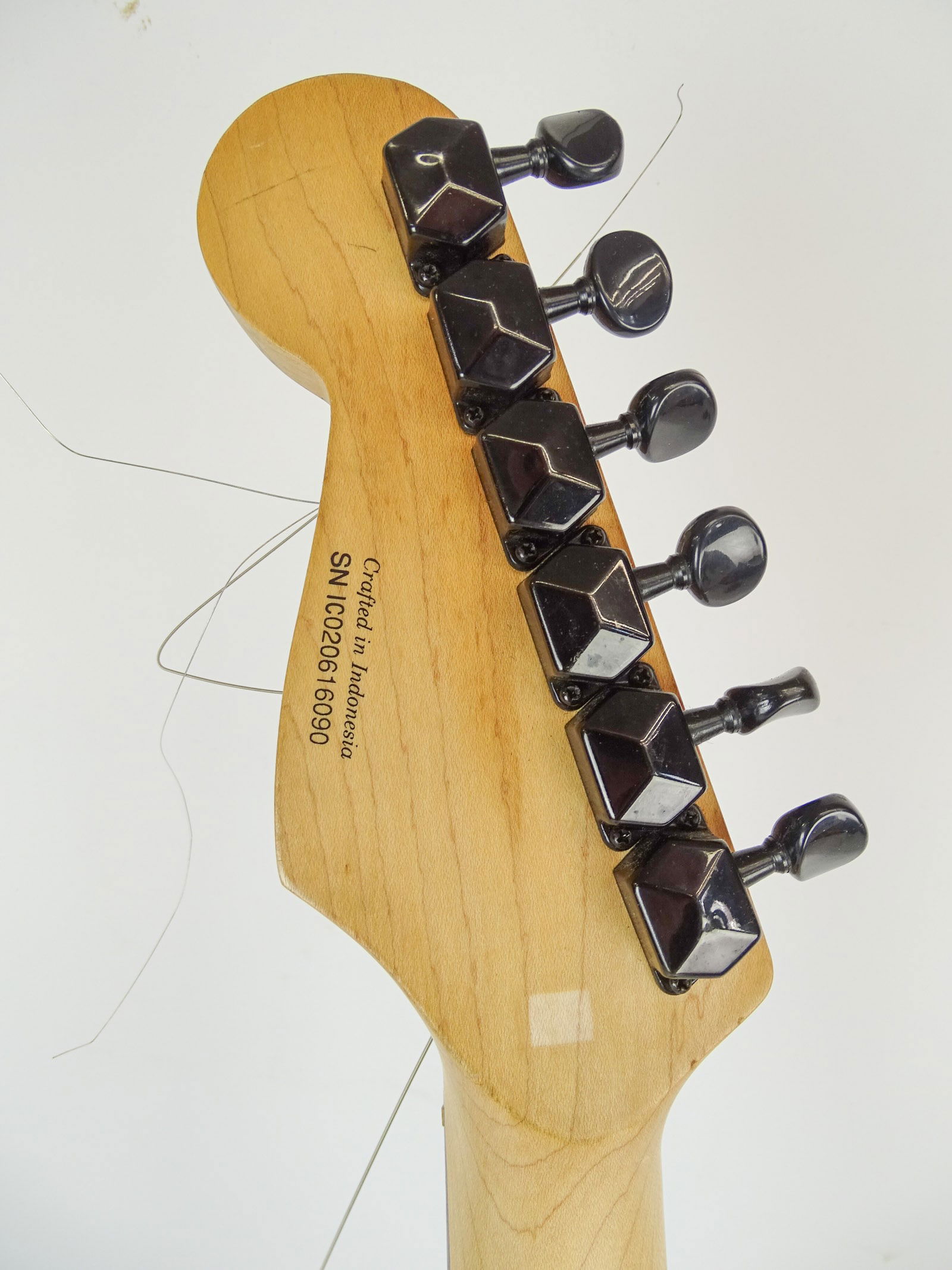 Guitar and Amplifier Lot - 7