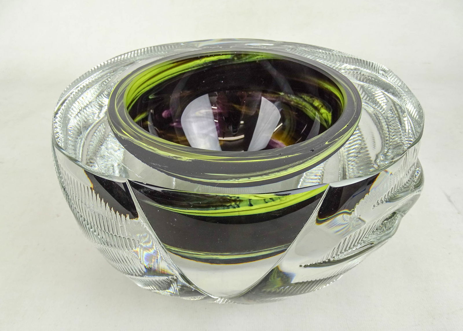 Leon Applebaum Art Glass Bowl: Leon Applebaum signed art glass bowl. 7 1/2" x 8" x 5 1/2" Ht..