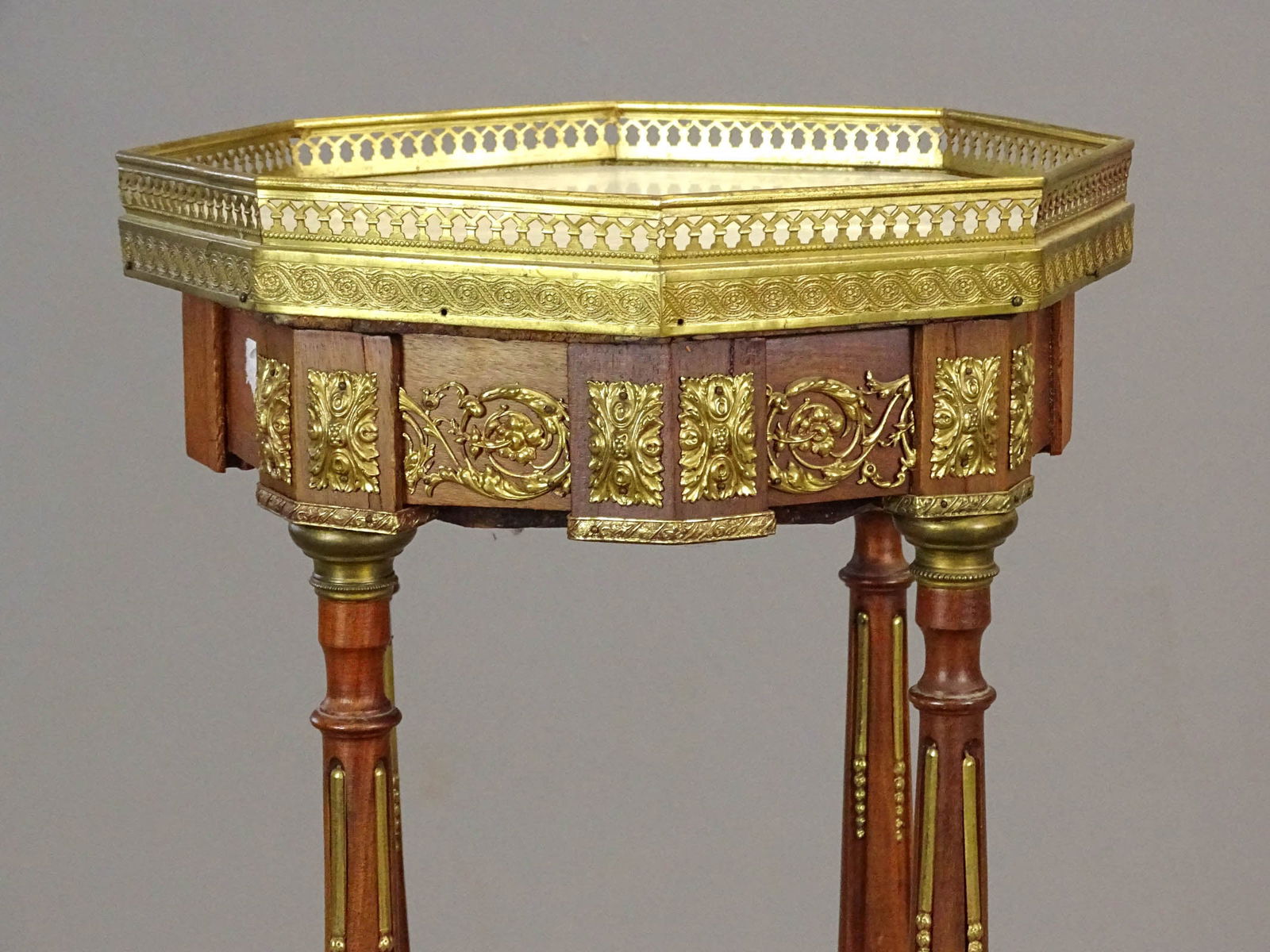 French Style Stand - 3