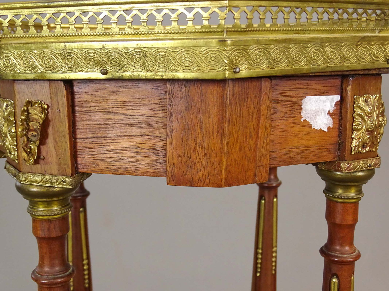 French Style Stand - 5