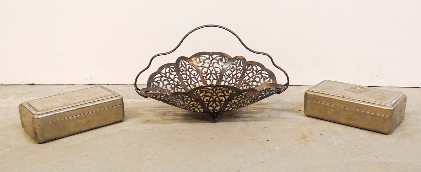 Silverplate Lot: Silverplate lot including pierced basket with handle (International Silver Company), and (2) boxes (marked "ROSE" and "JEAN").