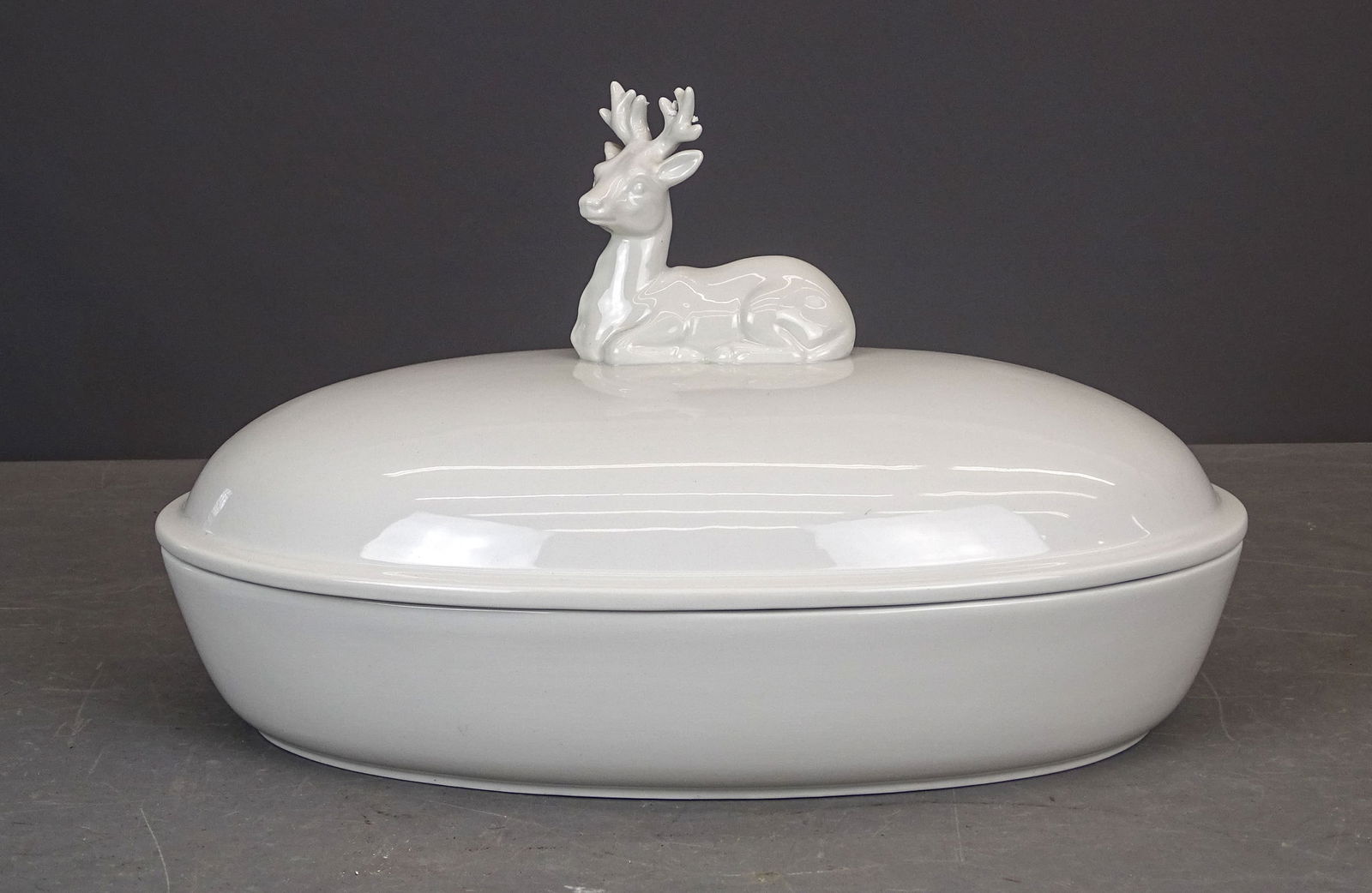 Williams-Sonoma Covered Dish: Williams-Sonoma covered dish. 16" x 9" x 10".