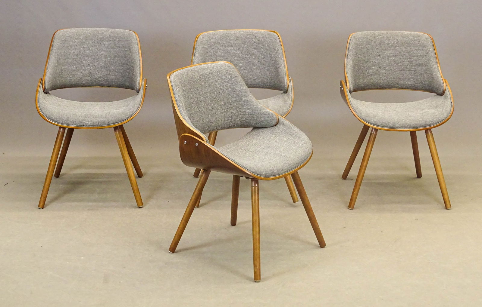 Set of (4) Modern Design Chairs: Set of (4) Modern Design chairs. 18" seat Ht., 31" overall Ht..
