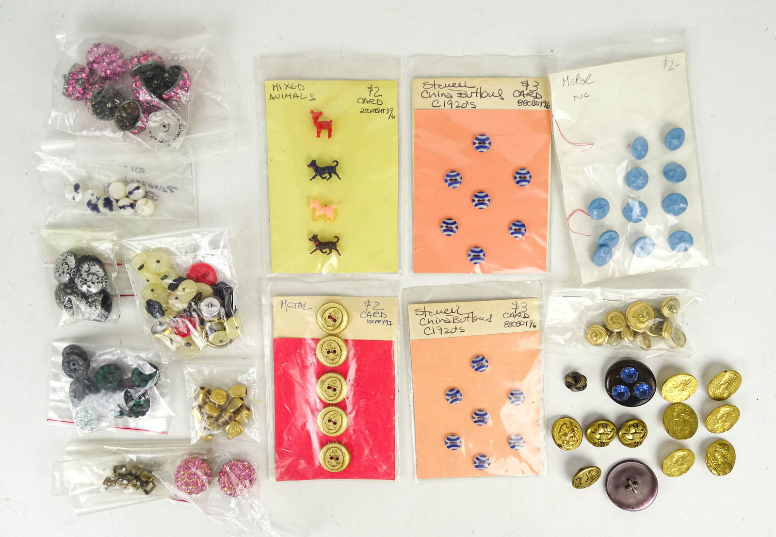 Buttons Lot: Lot of various vintage buttons.