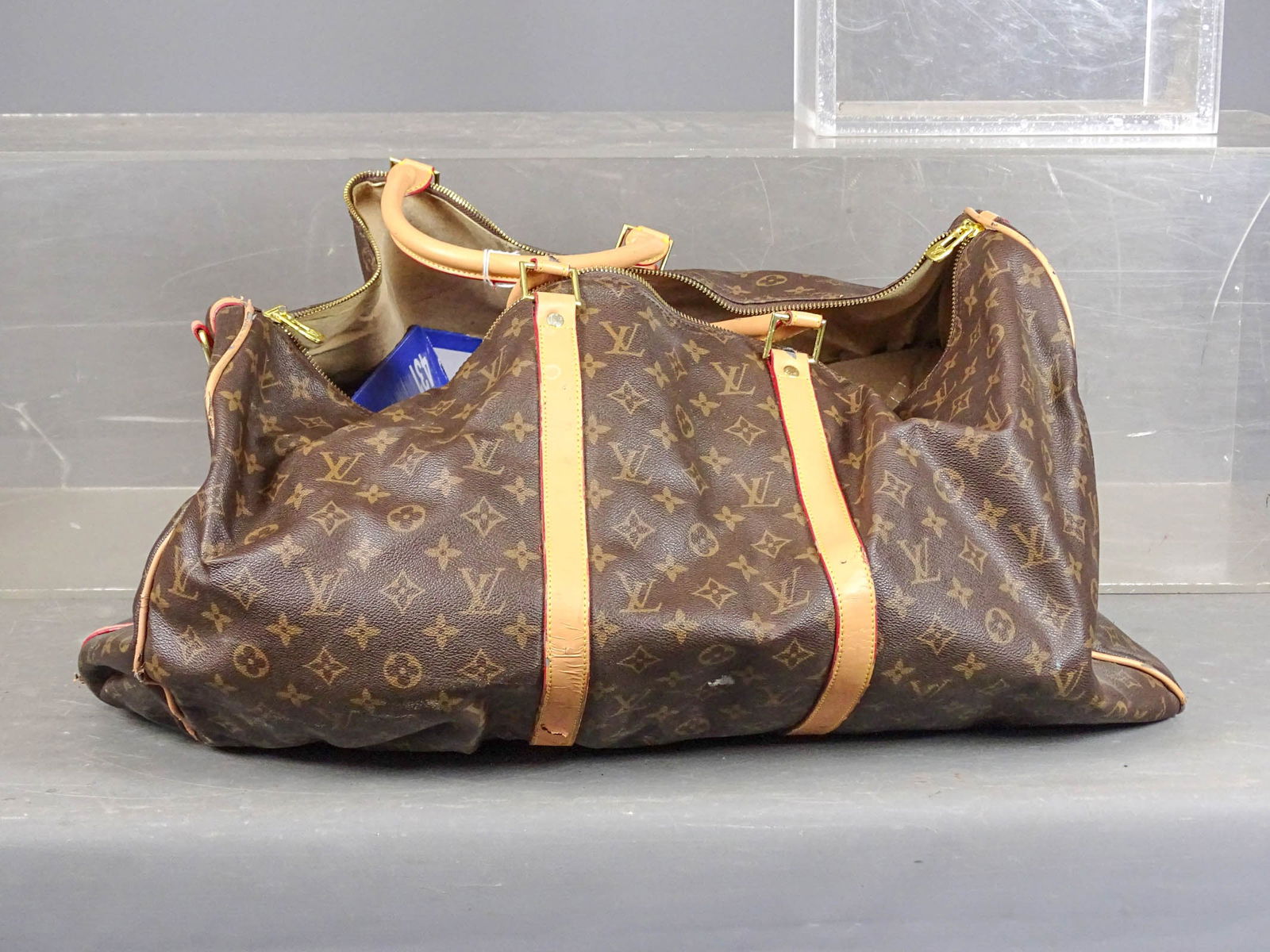 Louis Vuitton Style Lot - 17