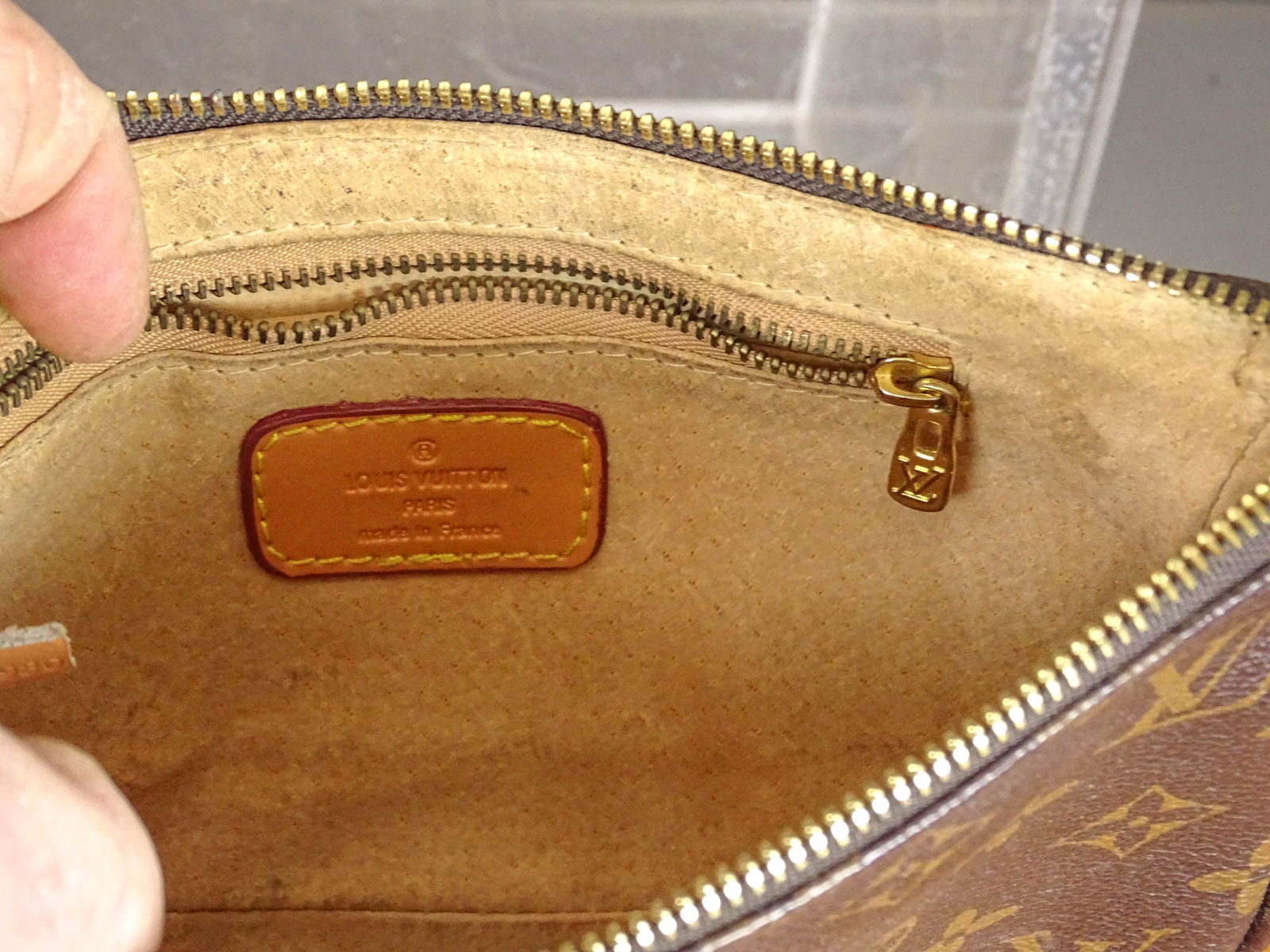 Louis Vuitton Style Lot - 6