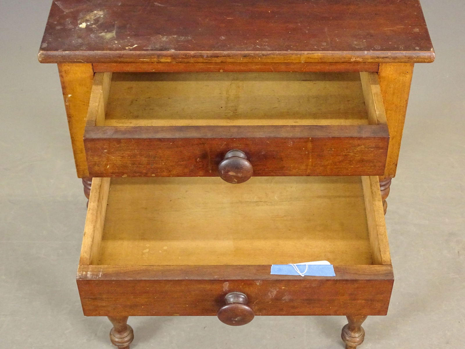 19th c. 2-Drawer Stand - 4