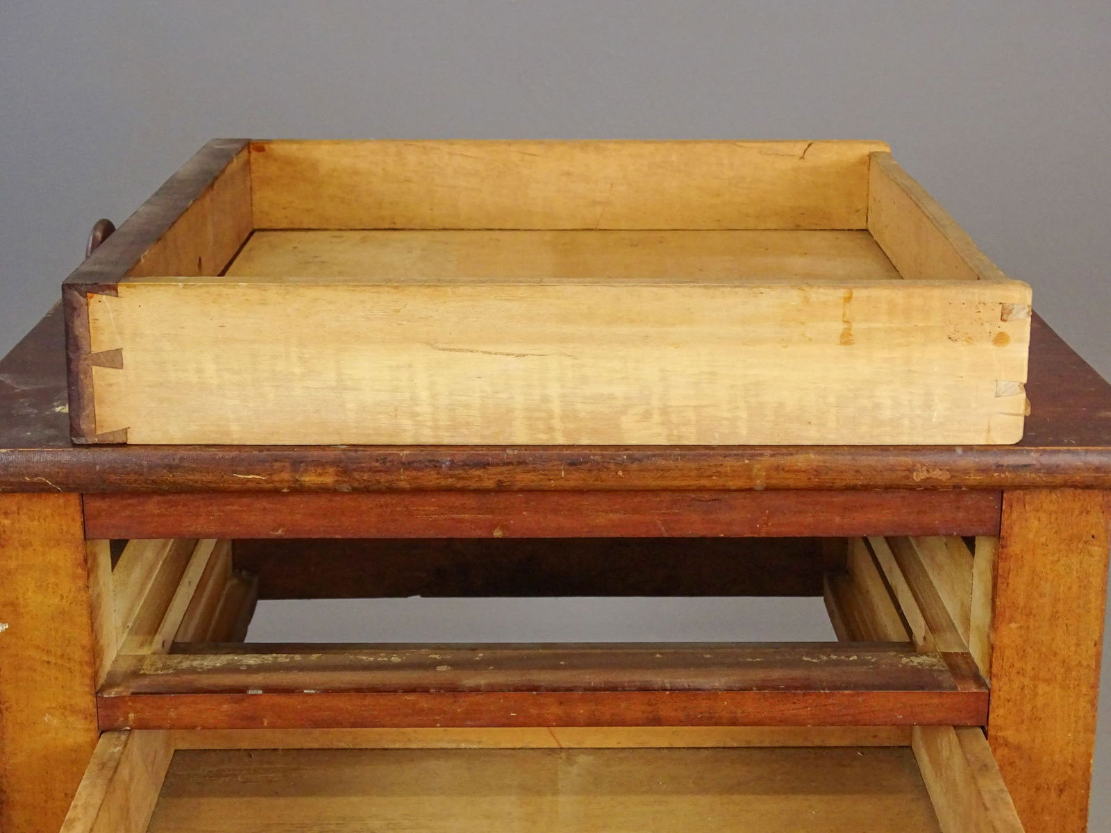 19th c. 2-Drawer Stand - 5
