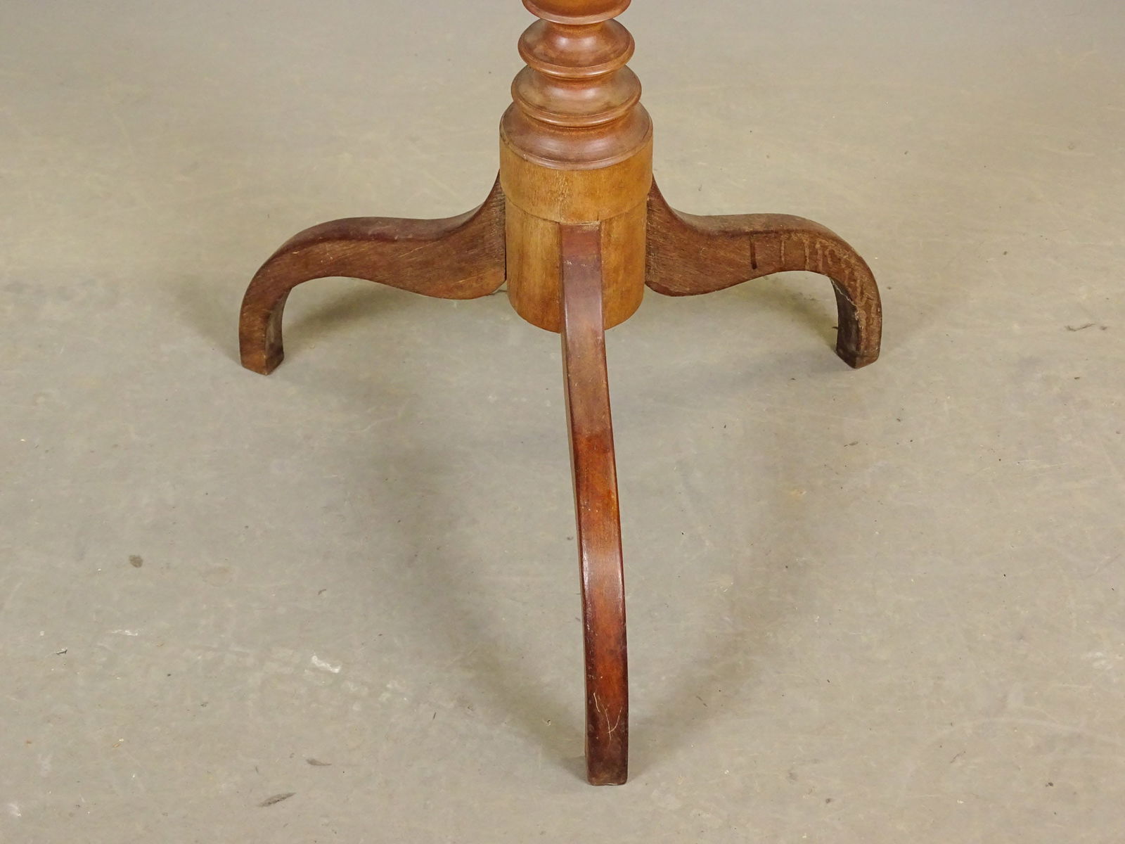 19th c. Candlestand - 2