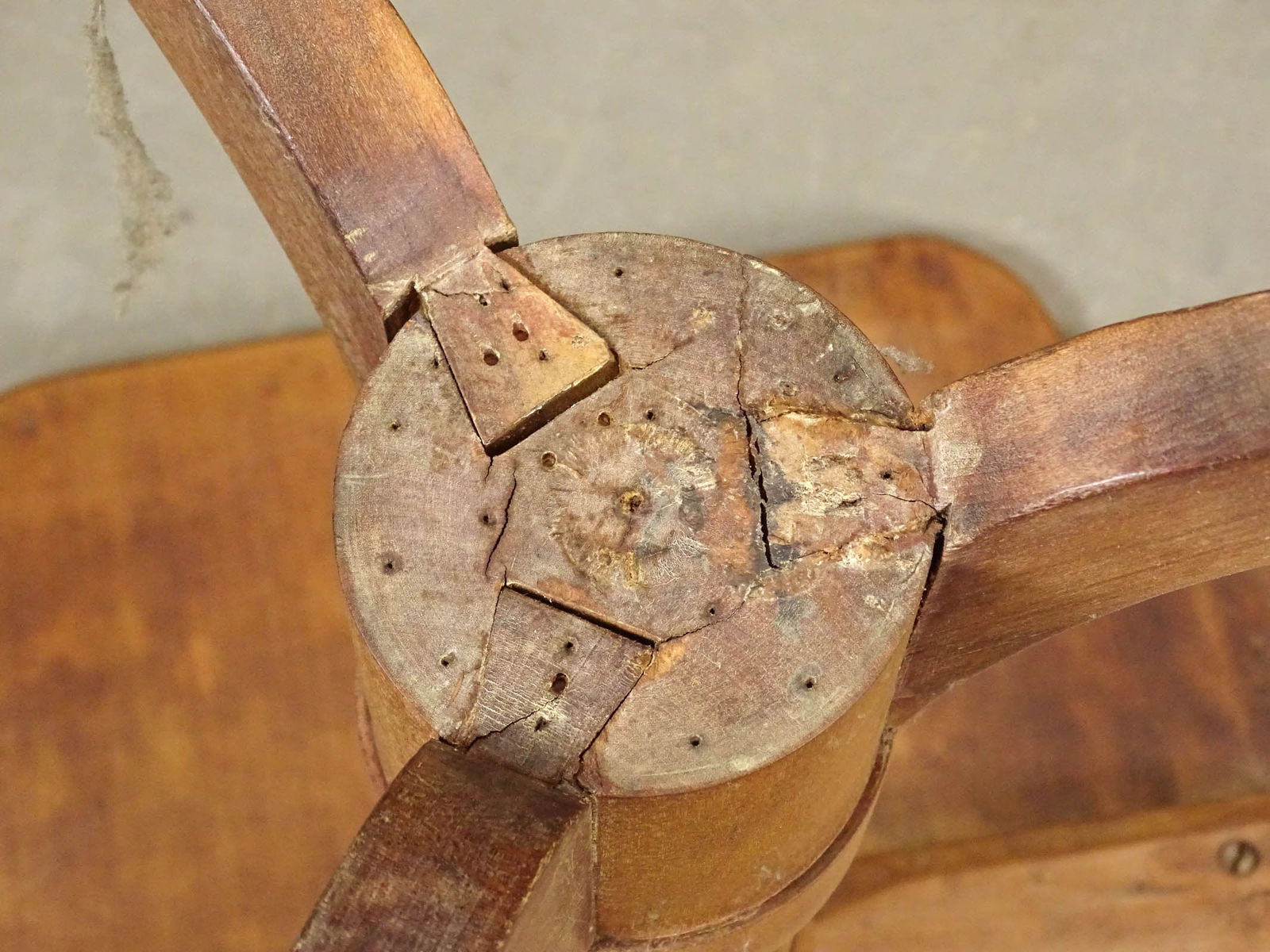 19th c. Candlestand - 6