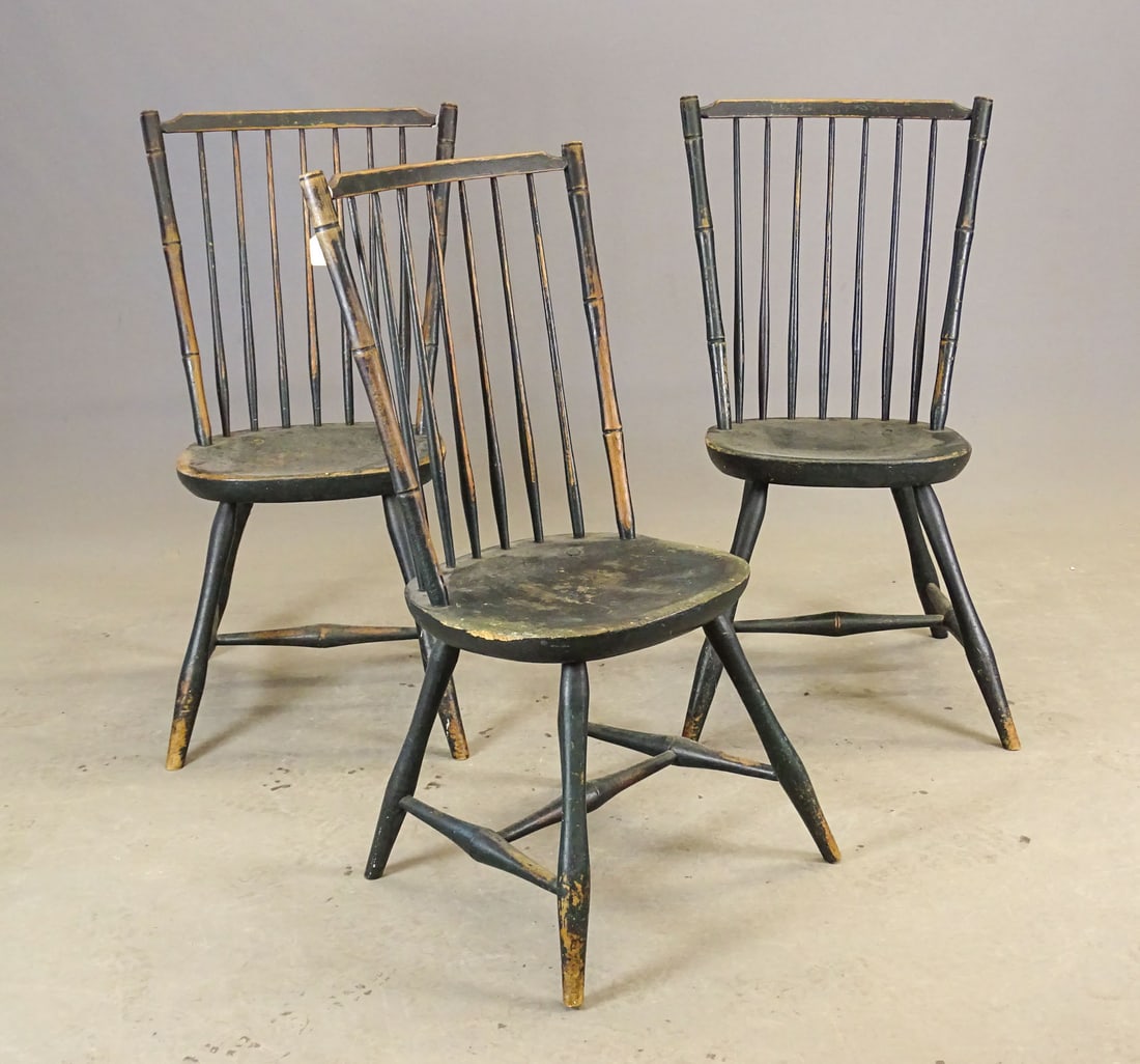 (3) 19th c. Rodback Windsor Side Chairs: (3) 19th c. Rodback Windsor side chairs. Prov: Skinners Auction. 16" seat Ht, 35" Ht.