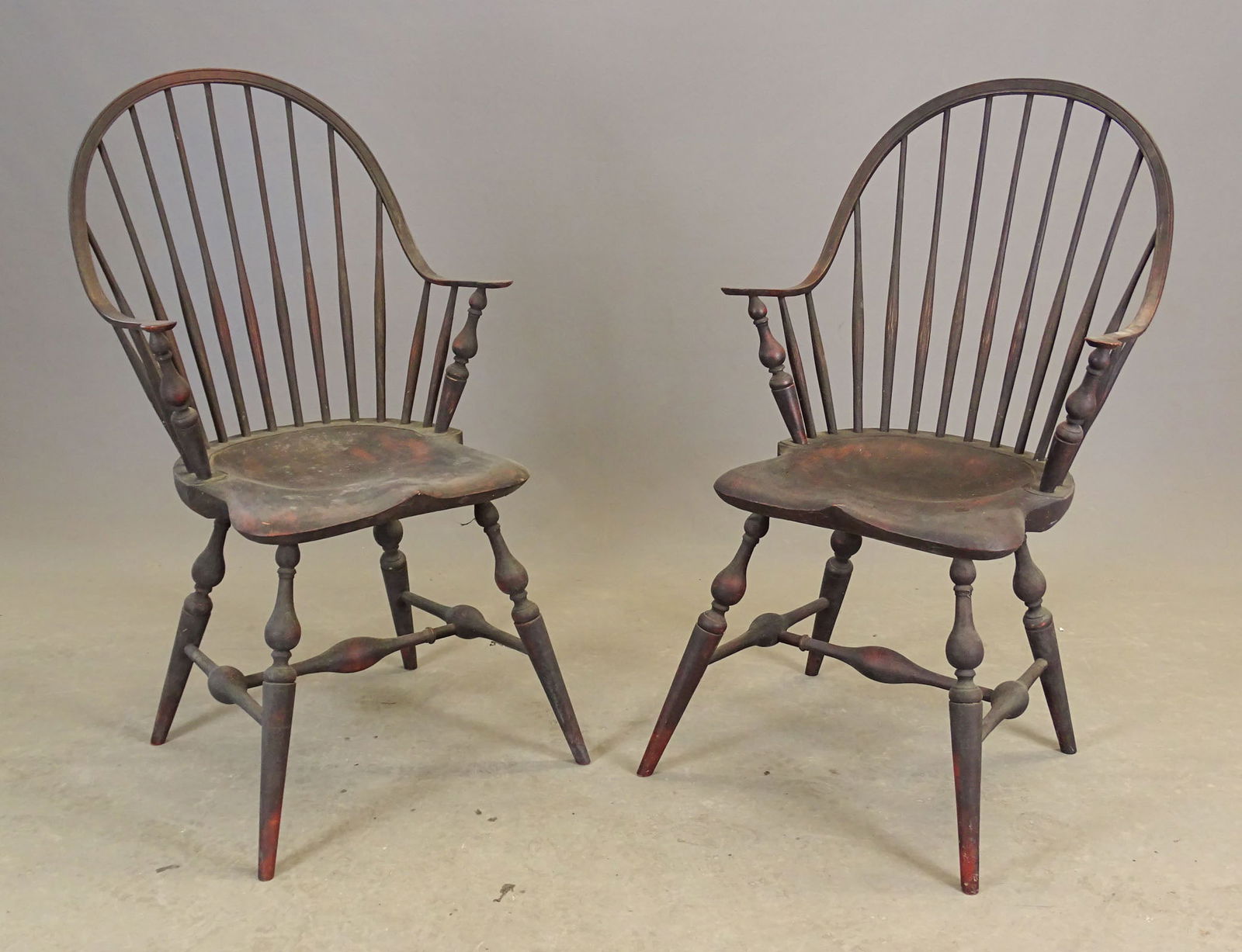Pair of Contemporary Arm Chairs: Pair of contemporary continuous Windsor arm chairs, signed Manchester CTR VT. 18" seat Ht, 37 1/2".