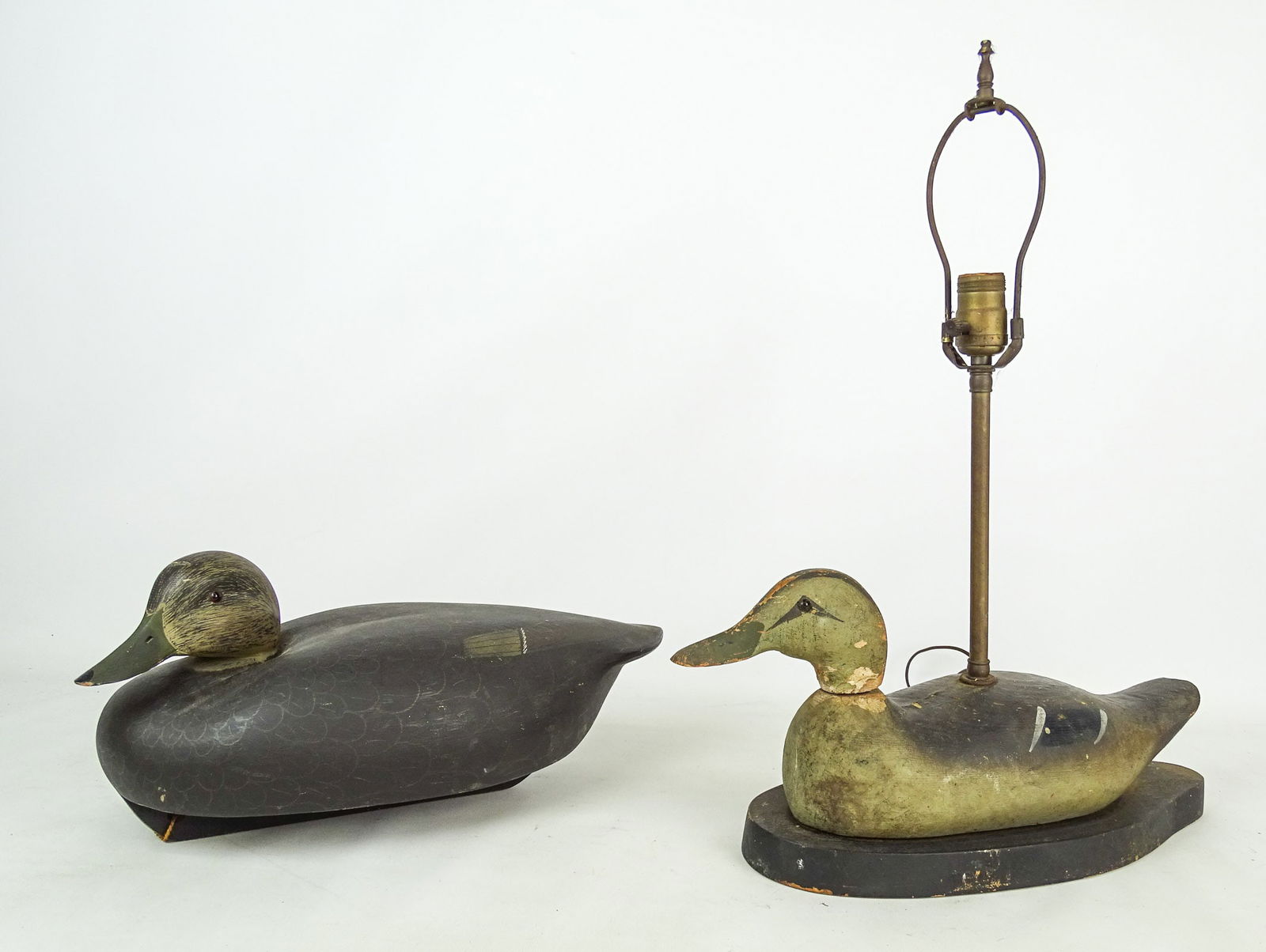 Decoy Lot: Decoy Lot: Decoy signed Ken Harris (Woodville, NY), and decoy lamp.