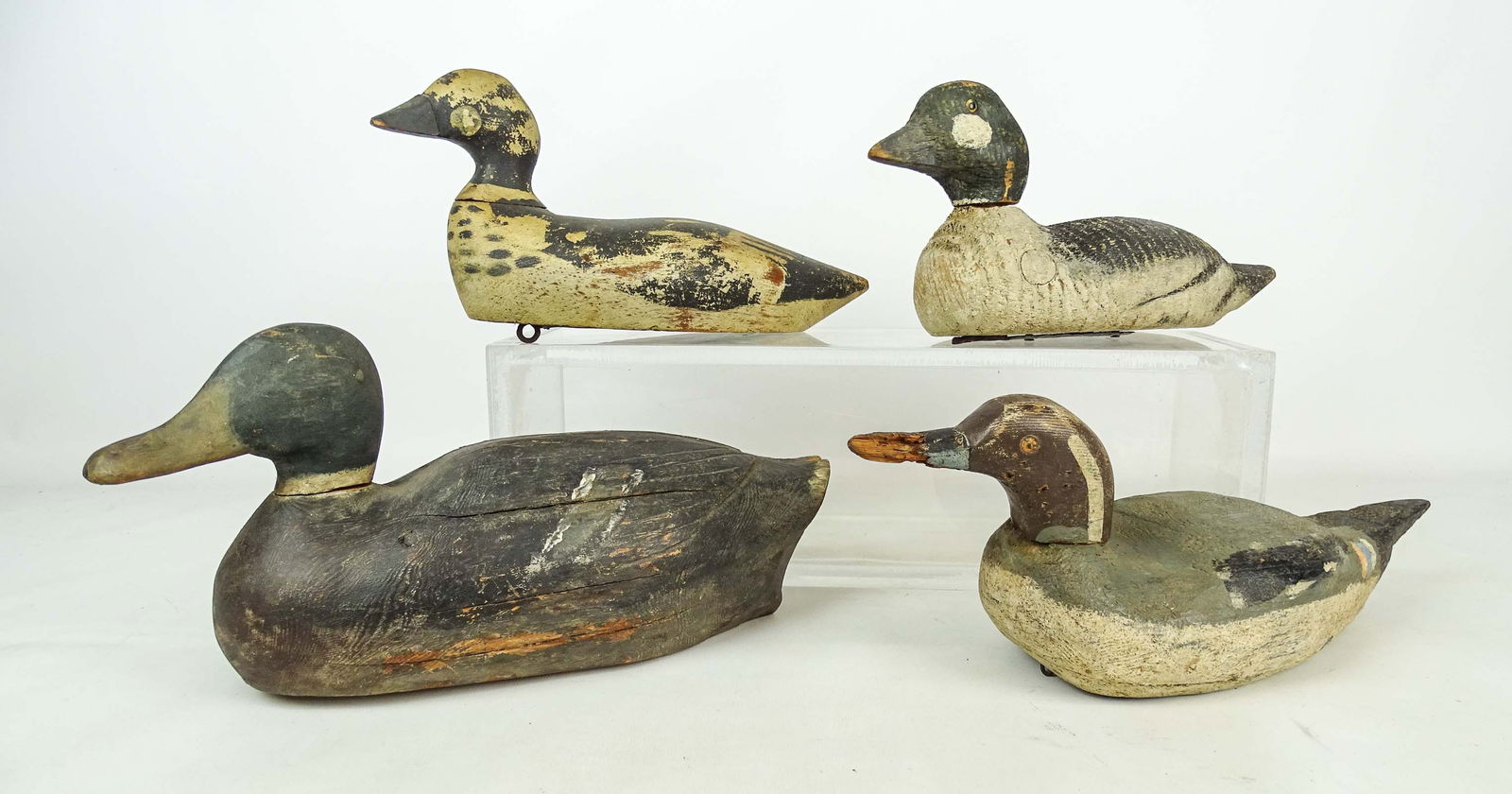 Decoy Duck Lot: Lot: (4) ducks, unsigned.