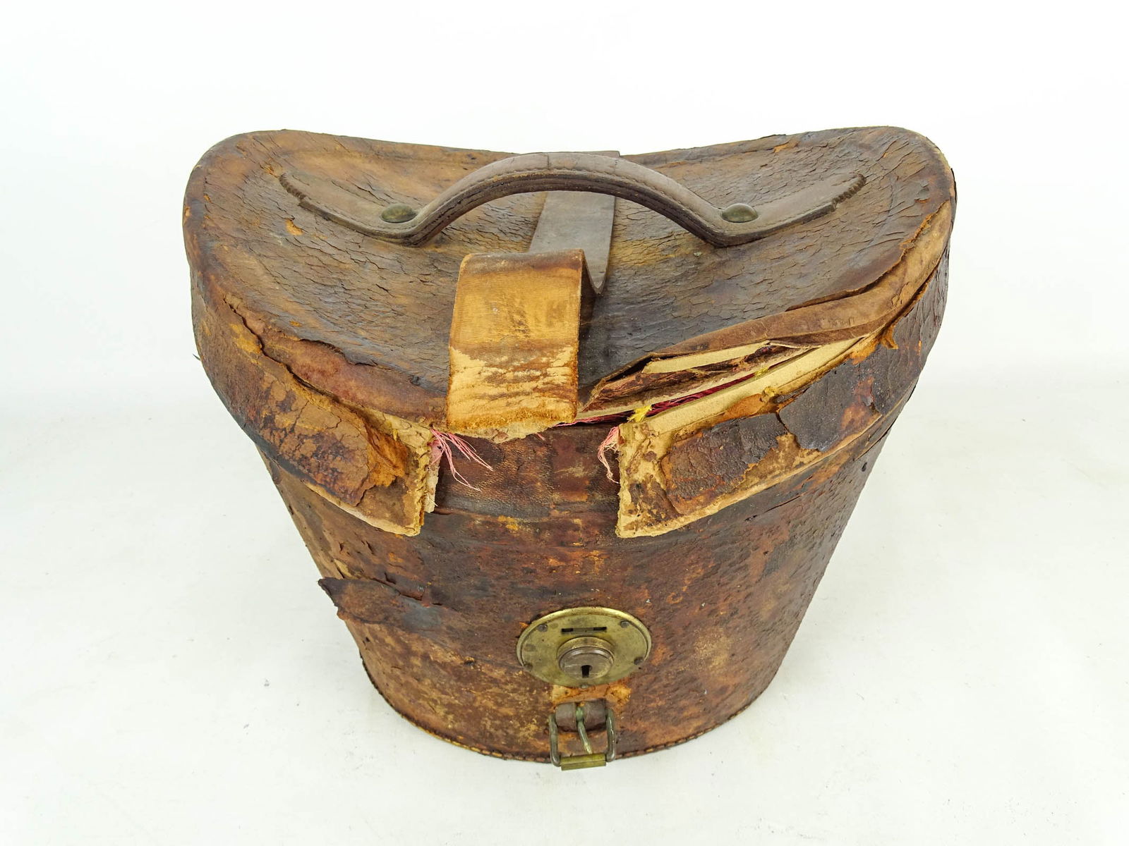 19th c. Top Hat in Leather Case - 2