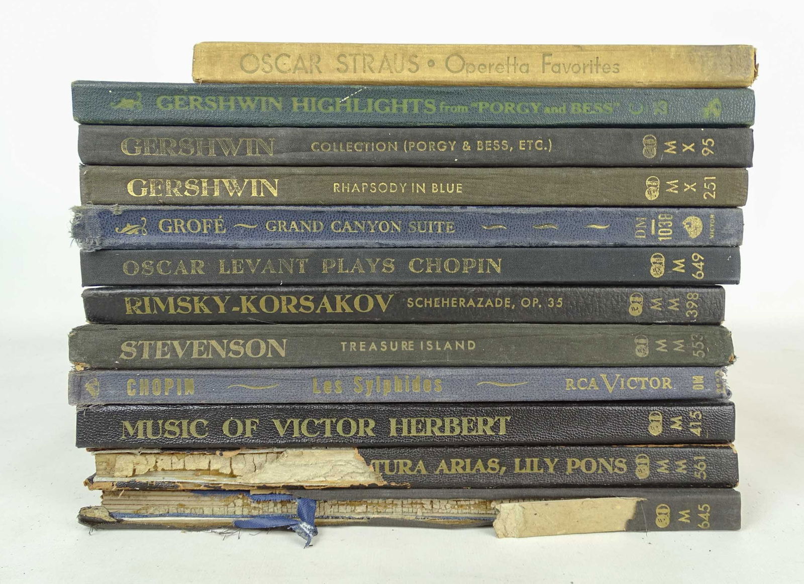 Vintage Records: Lot of assorted vintage records including: Columbia, RCA, etc., includes Classical and more.