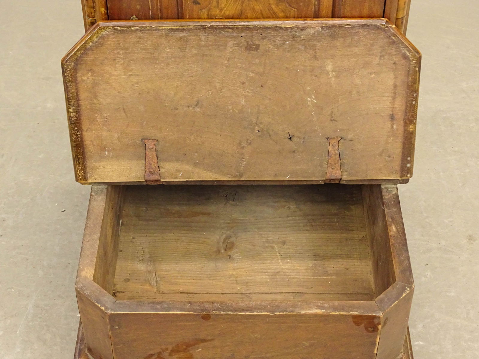 18th c. Continental Cabinet - 3