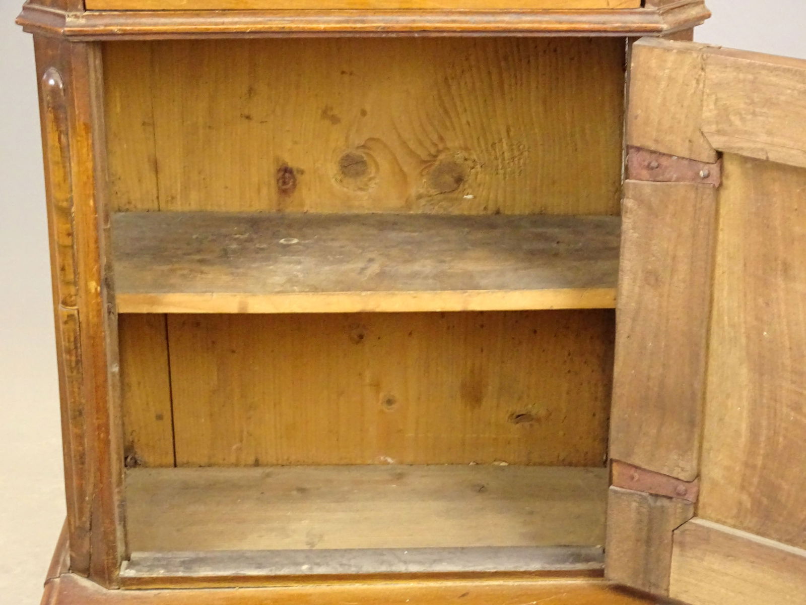 18th c. Continental Cabinet - 4