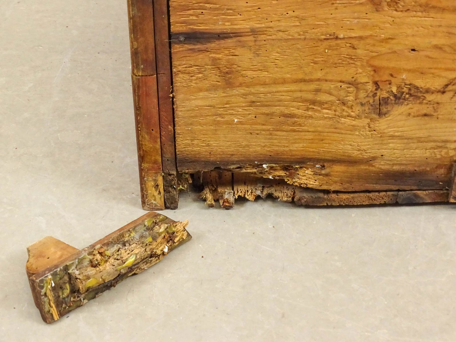 18th c. Continental Cabinet - 8