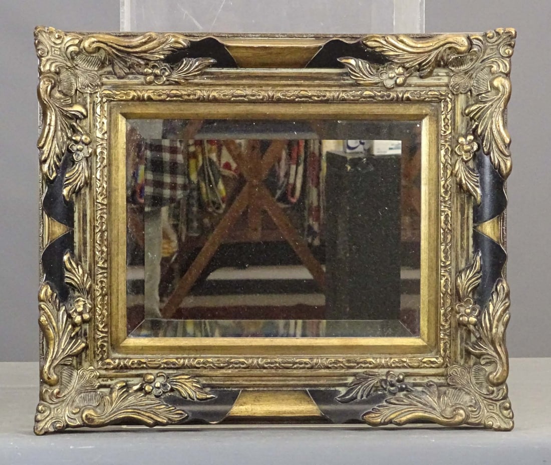 Decorative Wall Mirror: Decorative wall mirror (mirror beveled). 21" x 25".