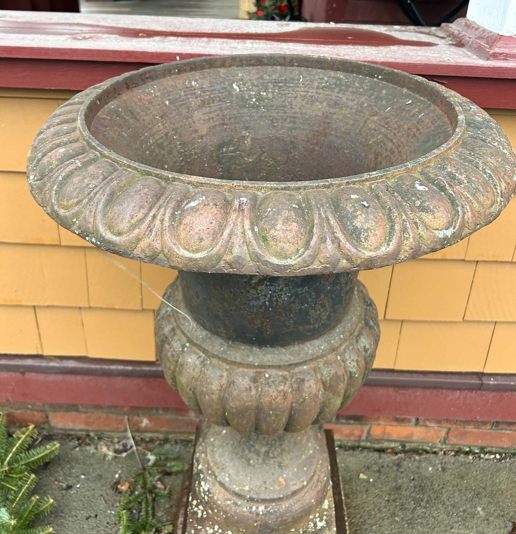 19th c. Cast Iron Urn - 4