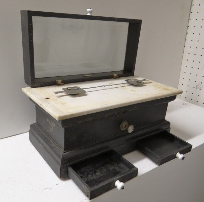 Philadelphia Scale: C. 1900's scale labeled "Whitall Tatum Co. Phil.".