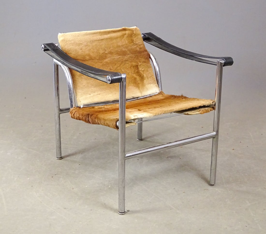 Le Corbusier Sling Chair: Le Corbusier LC1 Sling chair in cowhide. 23" x 25" x 26" Ht..