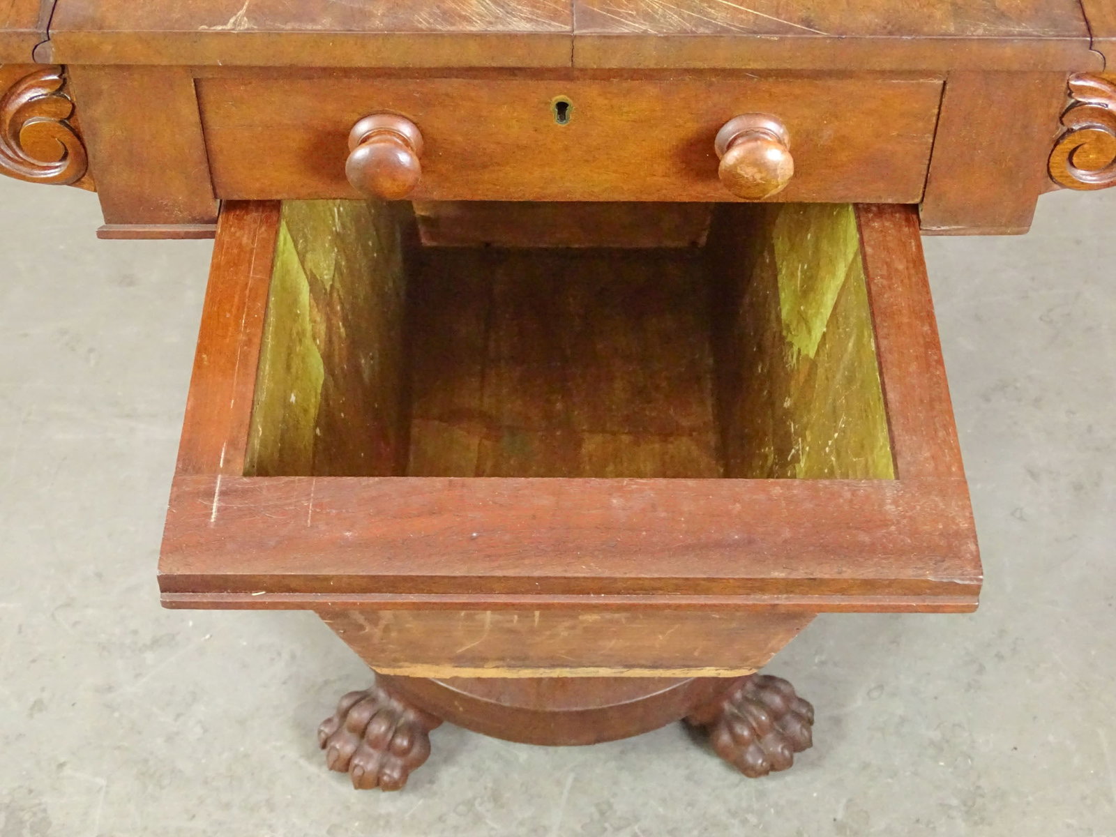19th c. Classical Sewing Stand - 4