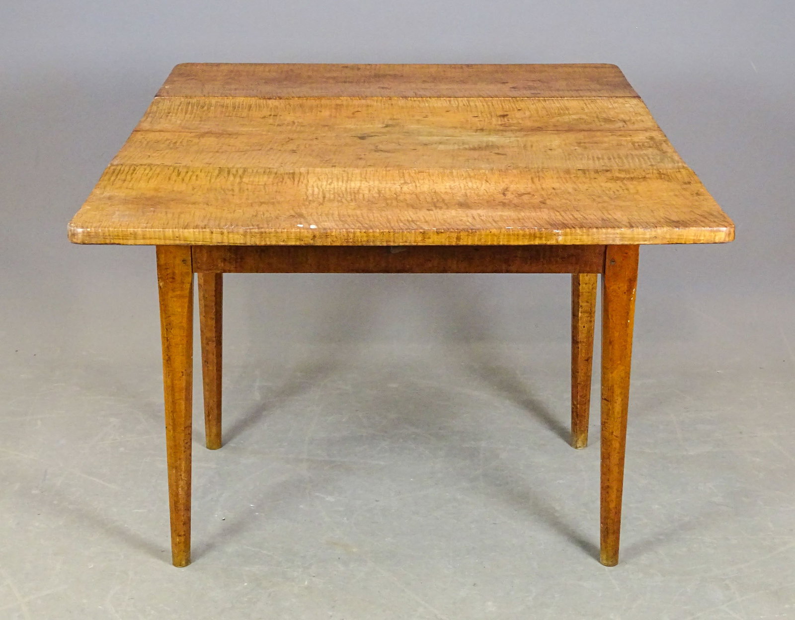 19th c. Dropleaf Table - 2